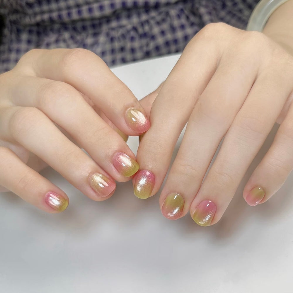 Kunstnägel mit Elegantem Ombre-Design Brehn
