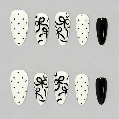 Künstlerisches Press-On-Nagelset mit Schleifen-Designs Brehn