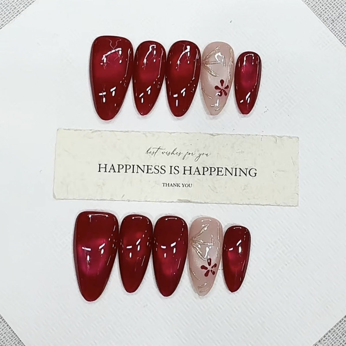 Elegantes rotes Press-On-Nagelkunst-Set Brehn