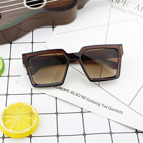 Damen Oversized-Sonnenbrille im modischen Eckdesign Brehn