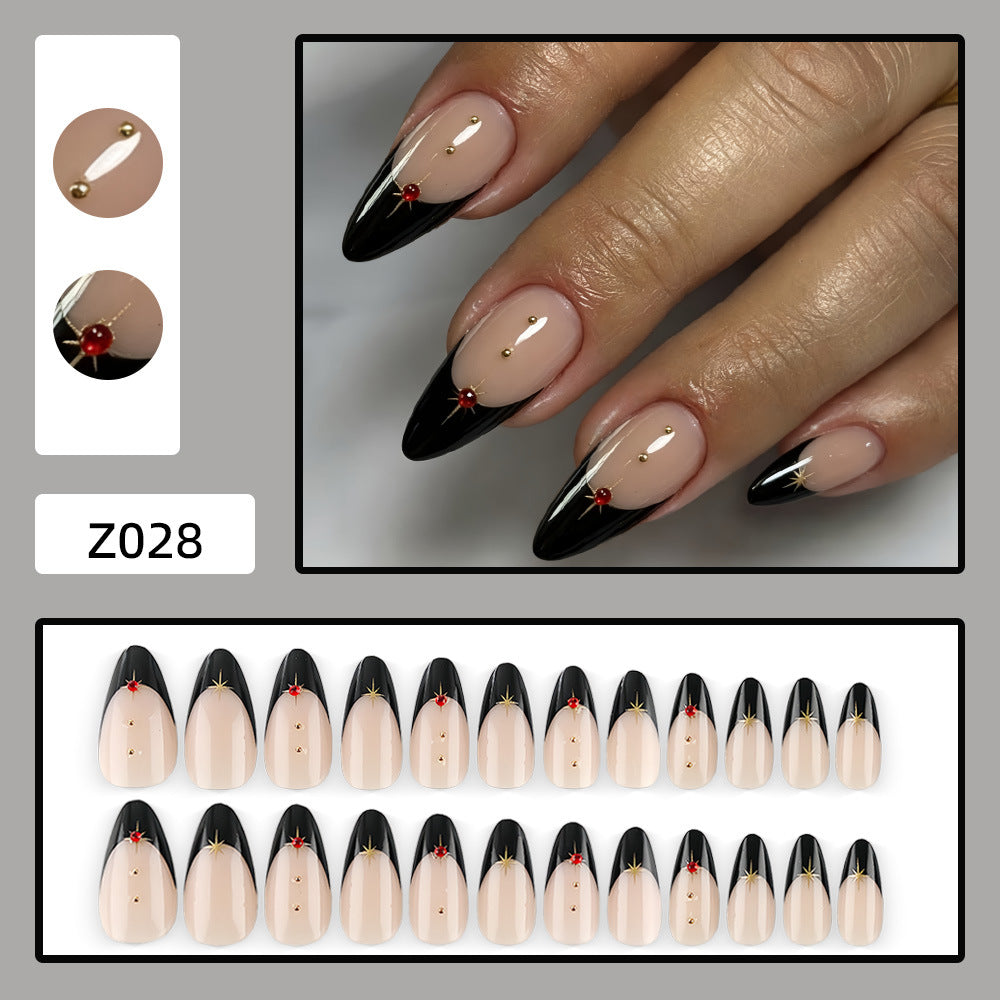 Glamouröse Kunstnägel Im Stilvollen Stiletto-Design mit Goldenen Akzenten Brehn
