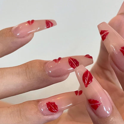 Kunstvolle Nagelverlängerungen mit Lippen-Design Brehn