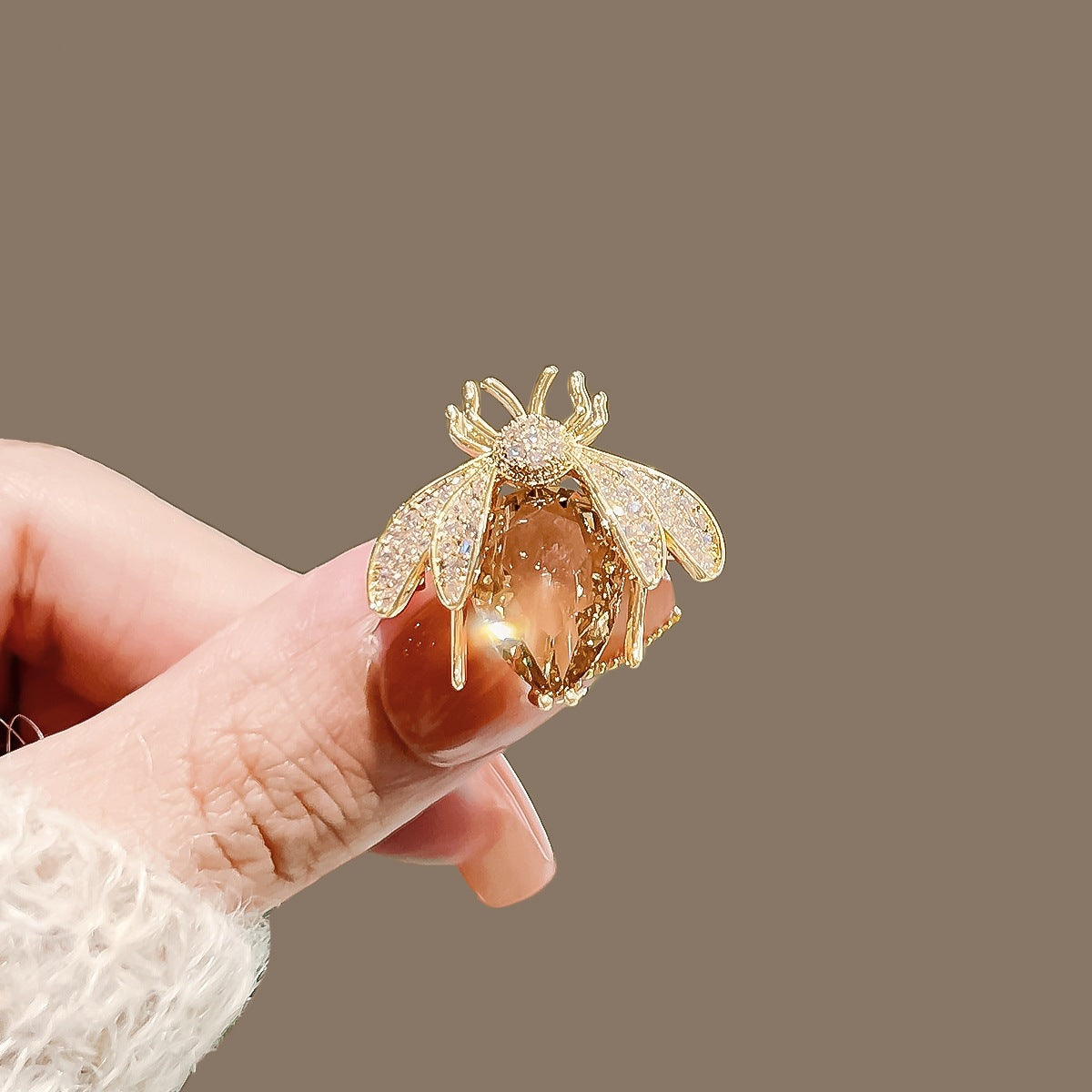 Exklusive Bienenbrosche mit Kristallen Brehn