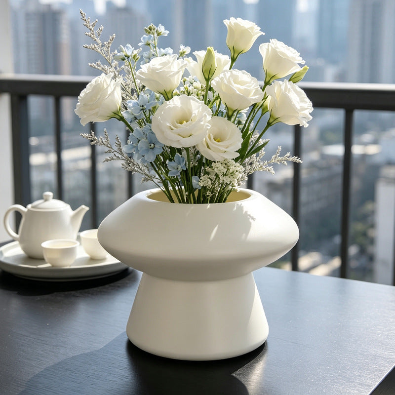 Zeitgenössische Skulpturierte Dekorative Vase Brehn