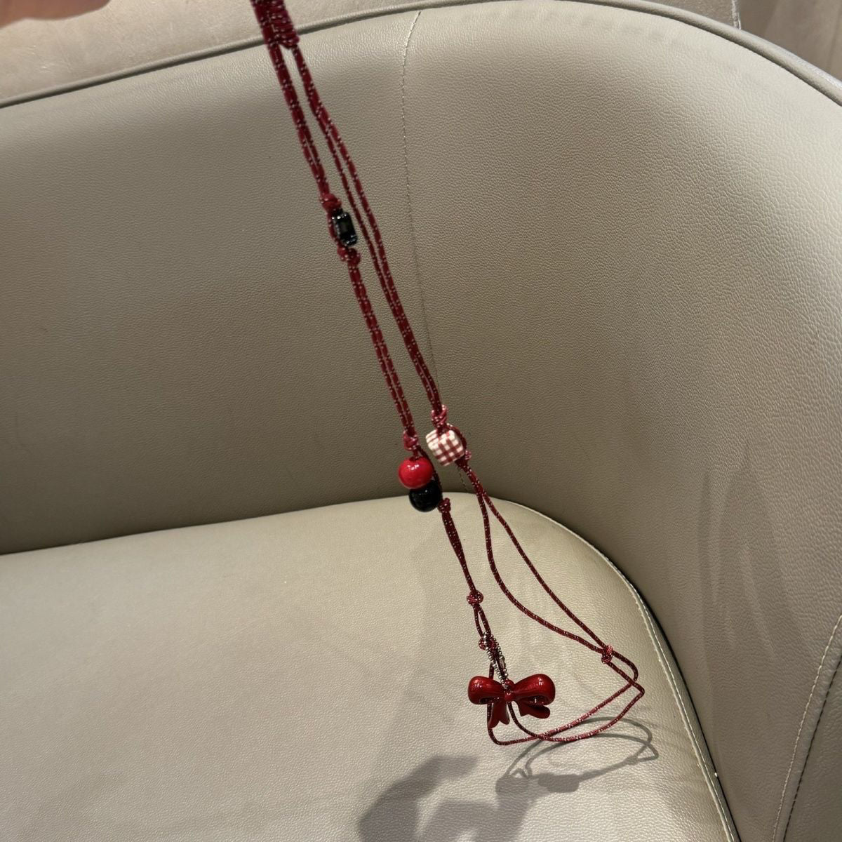 Verspielter Perlen Charm Brillenhalter Brehn