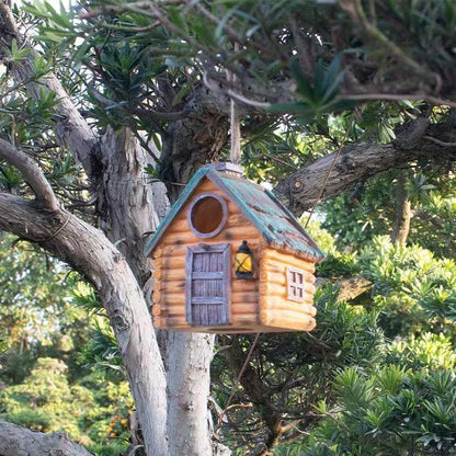Dekoratives Vogelhaus im rustikalen Baustil Brehn
