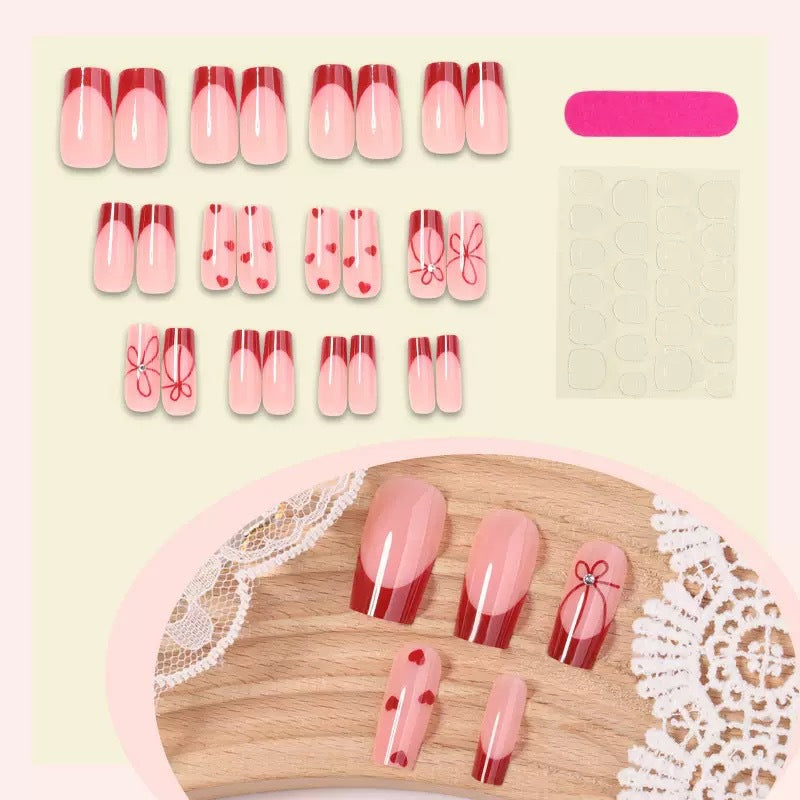 Kunstnagelset mit romantischen Herz- und Schleifenmotiven Brehn