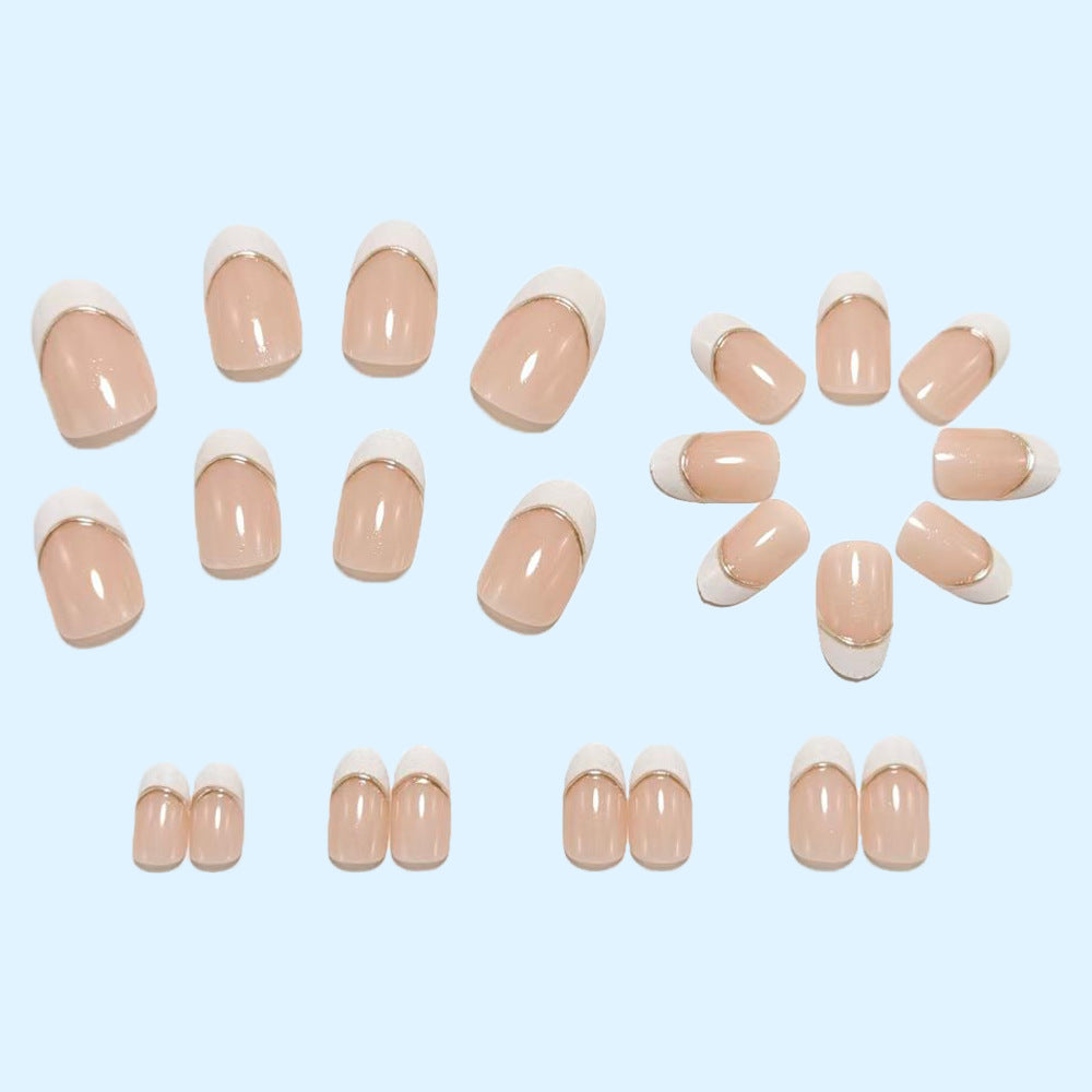 Kunstnagelset mit Eleganter French Maniküre Brehn