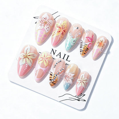 Dekoratives mit Blumen verziertes Press-On Nagelkunst-Set