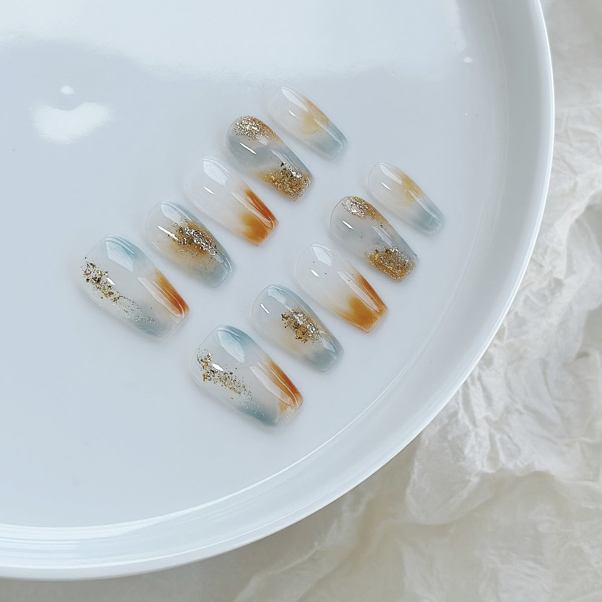 Dekoratives Press-On Nagelkunst-Set mit Farbverlauf und Glitzerakzenten