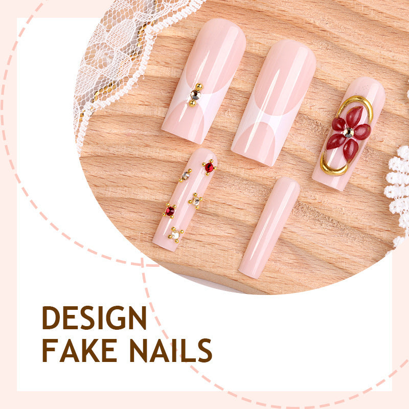 Kreatives Kunstnagelset mit floralen und eleganten Verzierungen Brehn