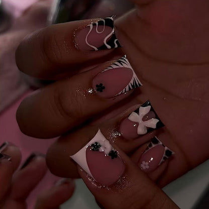 Künstlerische Press-On Nagelkunst