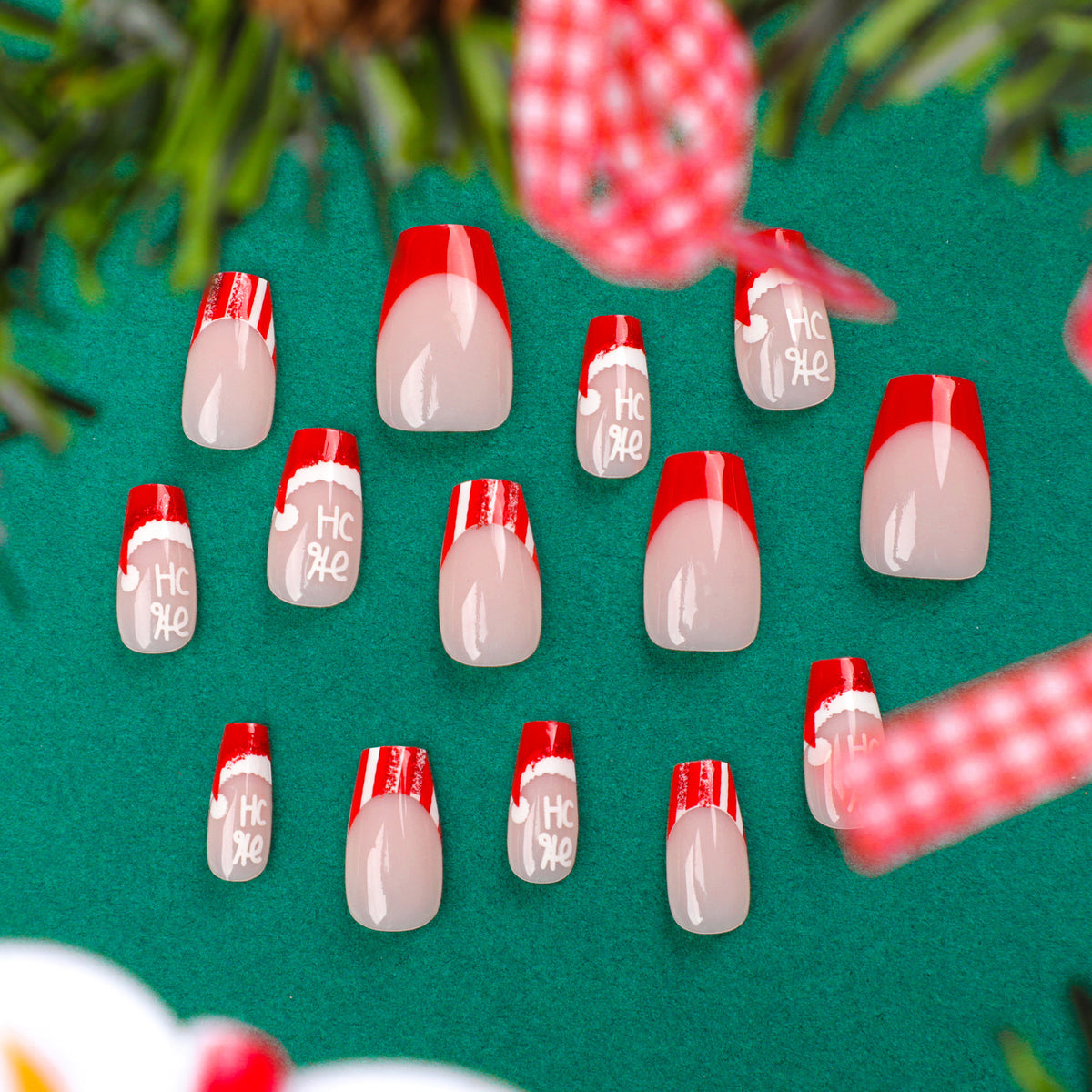Künstliche Nagelverlängerungen im festlichen Weihnachtsdesign Brehn