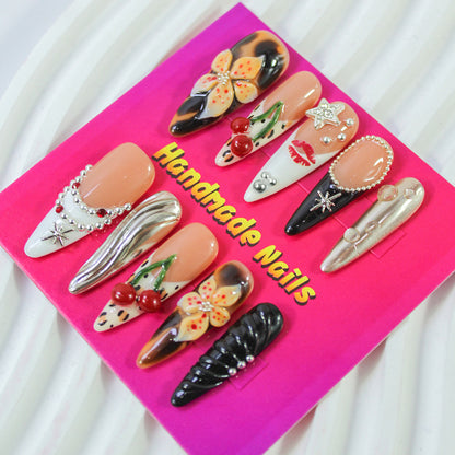 Kunstnägel Set mit eleganten handgefertigten Designs Brehn