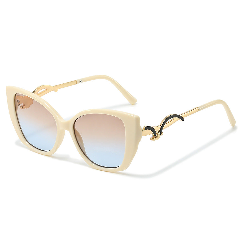 Übergroße Geometrische Katzenaugen-Sonnenbrille mit goldenen Akzenten Brehn