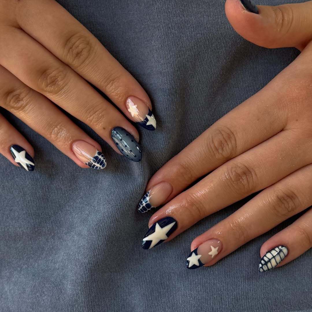 Kunstnagelset mit modischem Sternen-Design Brehn