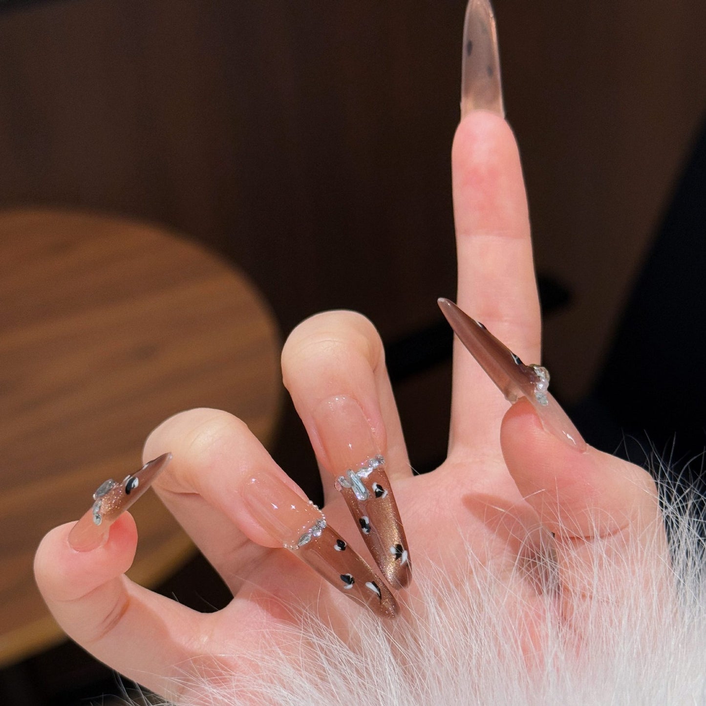 Dekorative Stiletto Press-On Nagelverlängerungen Brehn