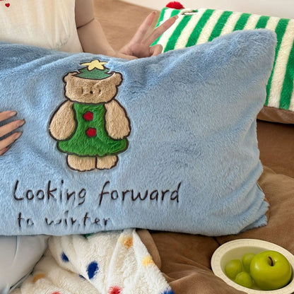 Kuschelige Wendbare Bettwäsche-Garnitur aus Plüsch mit bunten Punkten und Pompon-Ecken