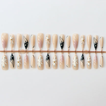 Künstlerisches Floral Nageldesign Set