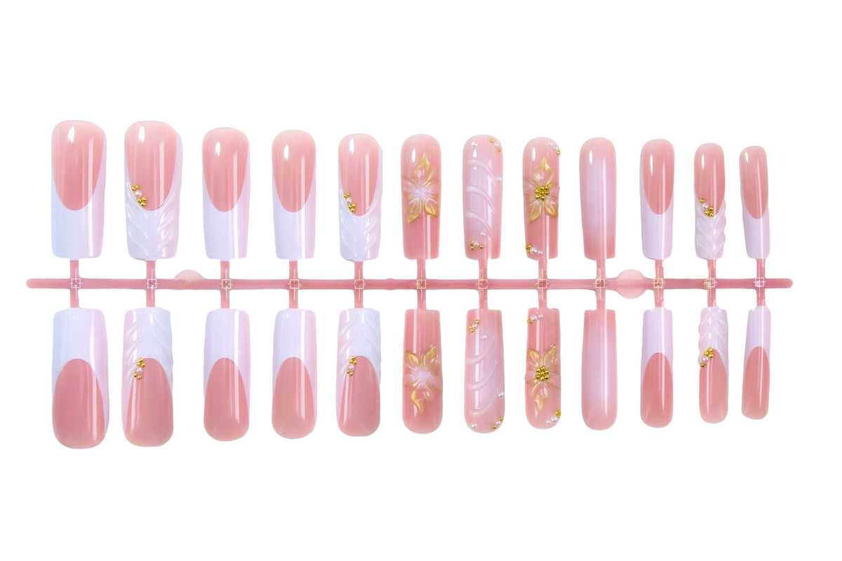 Kunstnagelset mit eleganten Blumendesigns Brehn
