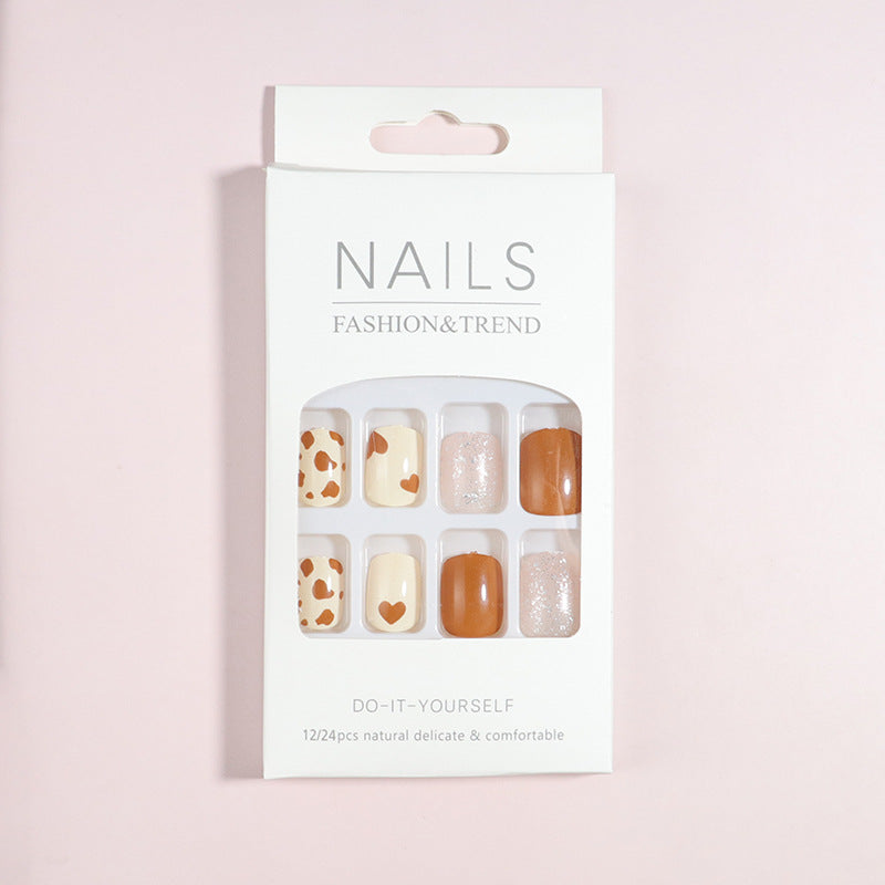 Künstlerisches Press-On-Nagelset mit modernen geometrischen Designs Brehn