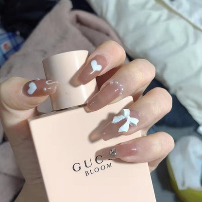Kunstfingernägel mit Herz- und Glitzerakzenten Brehn