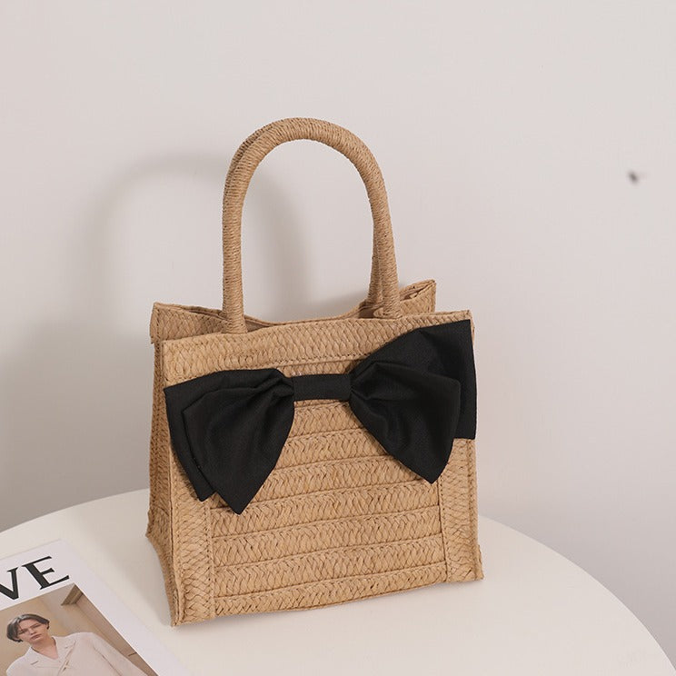 Elegante Basttasche mit Schleifendetail Brehn