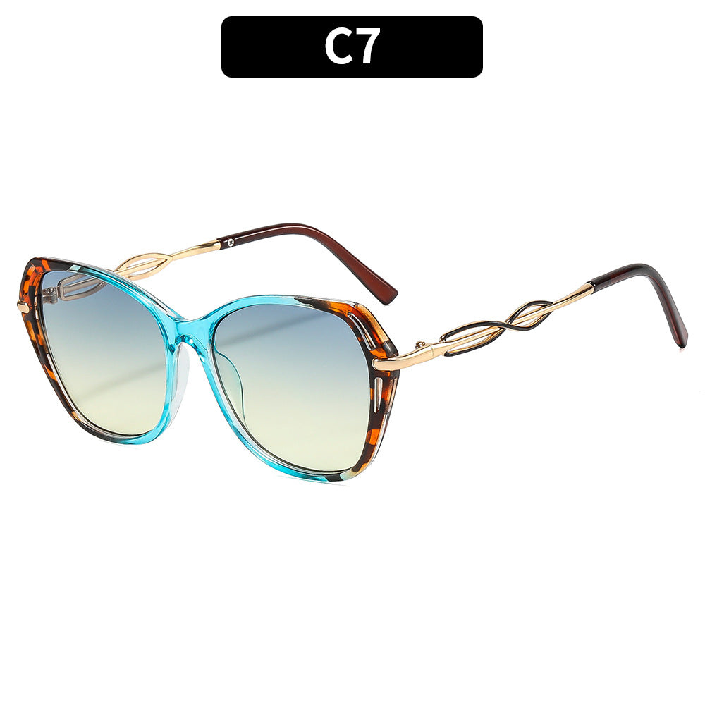 Stylische Cat-Eye-Sonnenbrillen mit eleganten goldenen Akzenten
