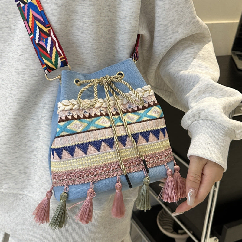 Bestickte Festival-Kordelzugtasche