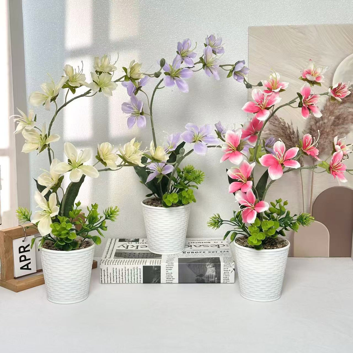 Elegante künstliche Blumenarrangement für die Innendekoration