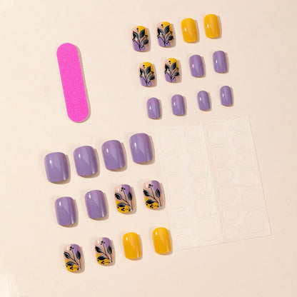 Künstlerisches Floral Nail Art Design Brehn