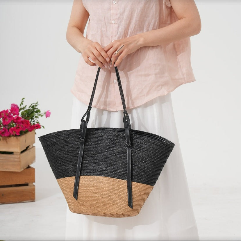 Elegante Strandtasche Aus Geflochtenem Naturmaterial mit Lederakzenten Brehn