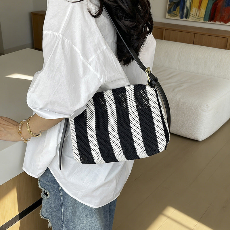 Texturierte Streifen Schultertasche