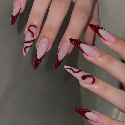 Kunstnägel mit glamourösen Spitzen und eleganten Akzenten Brehn
