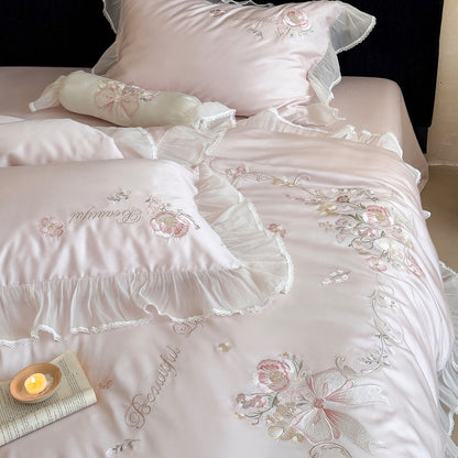Luxuriöse floral gestickte Satin-Mischung Bettbezug Ensemble mit Rüschensheer Rock