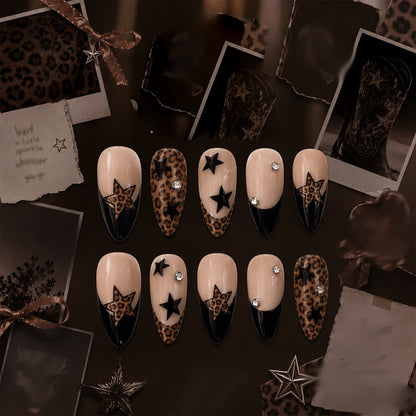 Themenhafte Press-On-Nagelkunst-Set