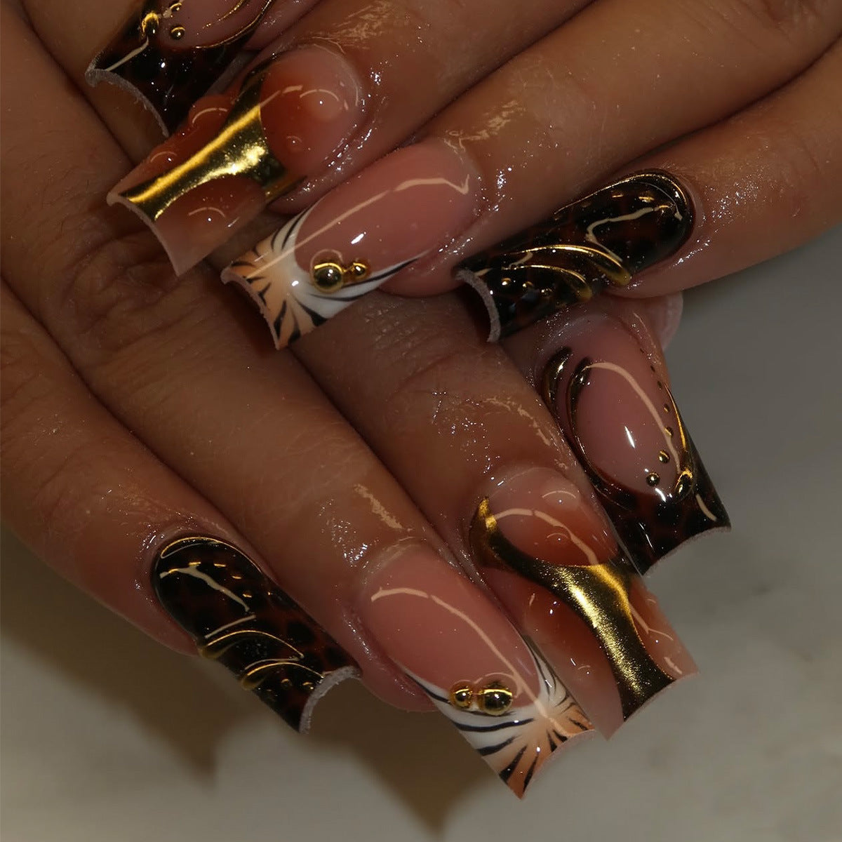 Dekorativer Nagelkunstset