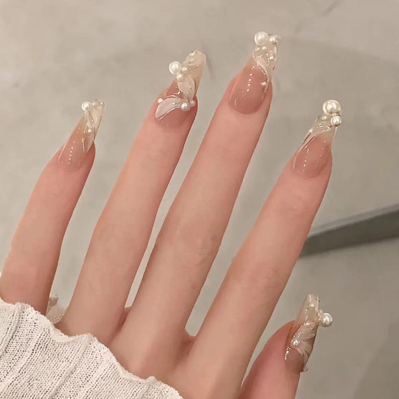 Kunstfingernägel mit Glamourösen Perlen-Details Brehn