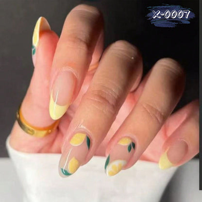 Stylisches Nagelkunst-Set mit Zitrone und Blumenmuster