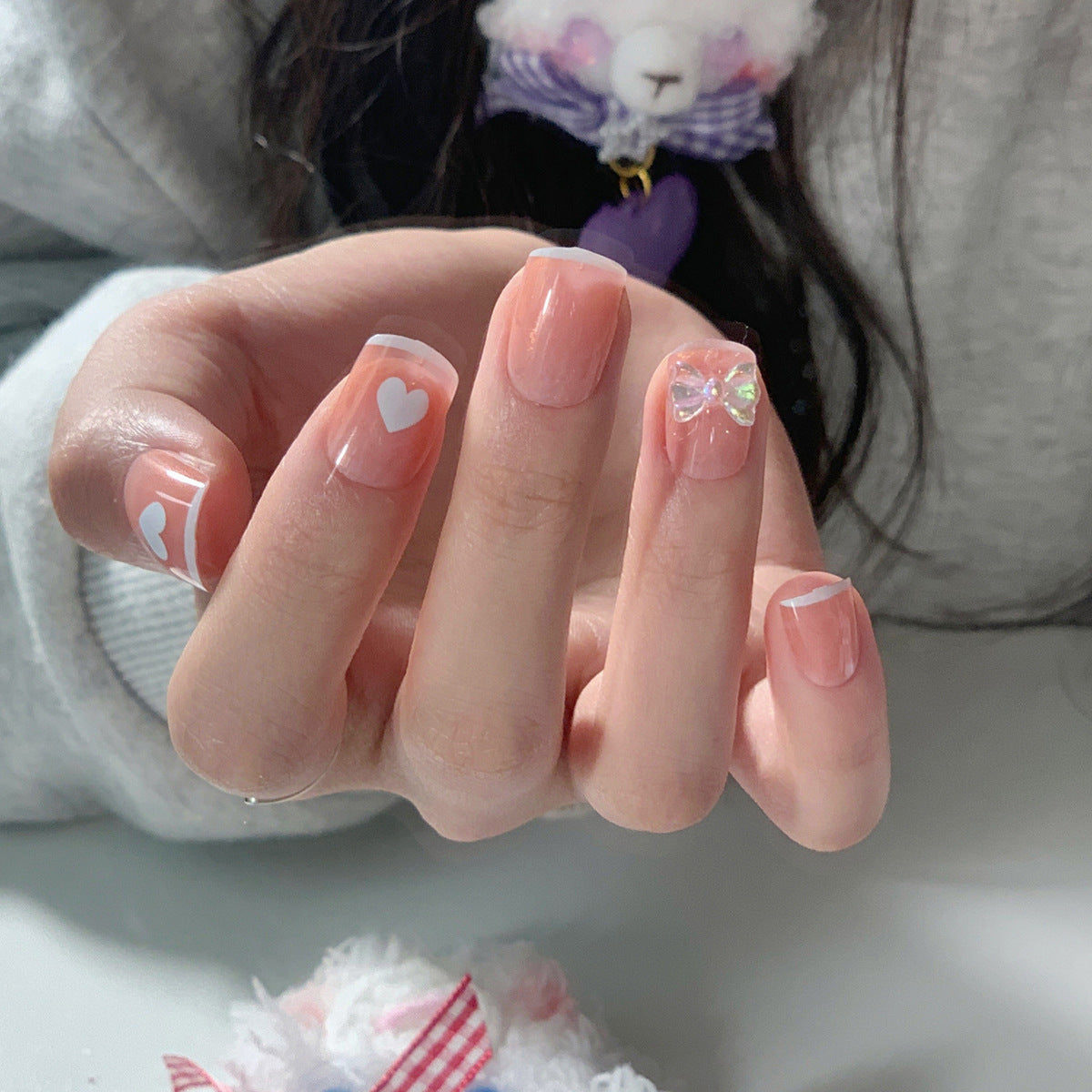 Kunstvolle Nagelverlängerungen mit elegantem Blattmuster Brehn
