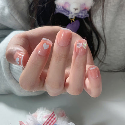 Kunstvolle Nagelverlängerungen mit elegantem Blattmuster Brehn