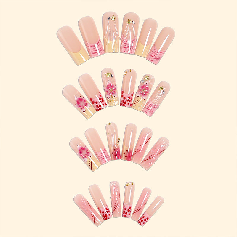 Kunstvolle Nagelspitzen mit botanischem Design Brehn