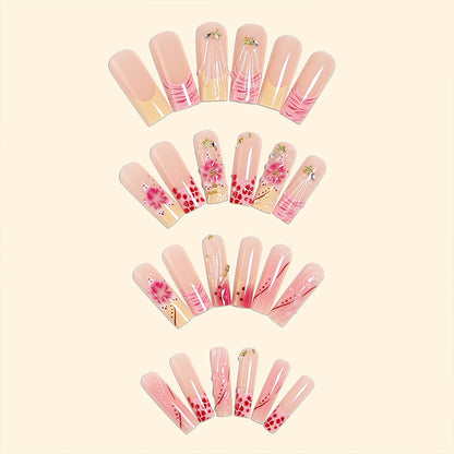 Kunstvolle Nagelspitzen mit botanischem Design Brehn