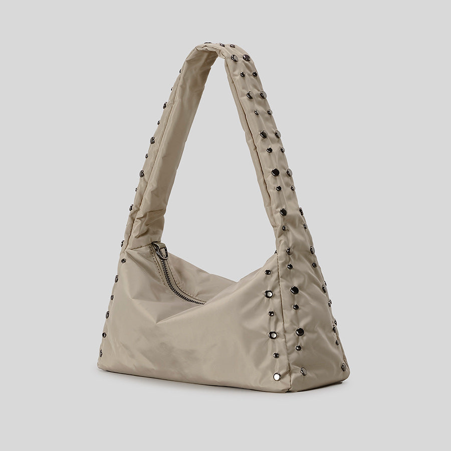 Zeitgenössische gesteppte Schultertasche