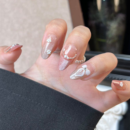 Glänzendes Nagelkunstset mit funkelnden Glitzerakzenten Brehn