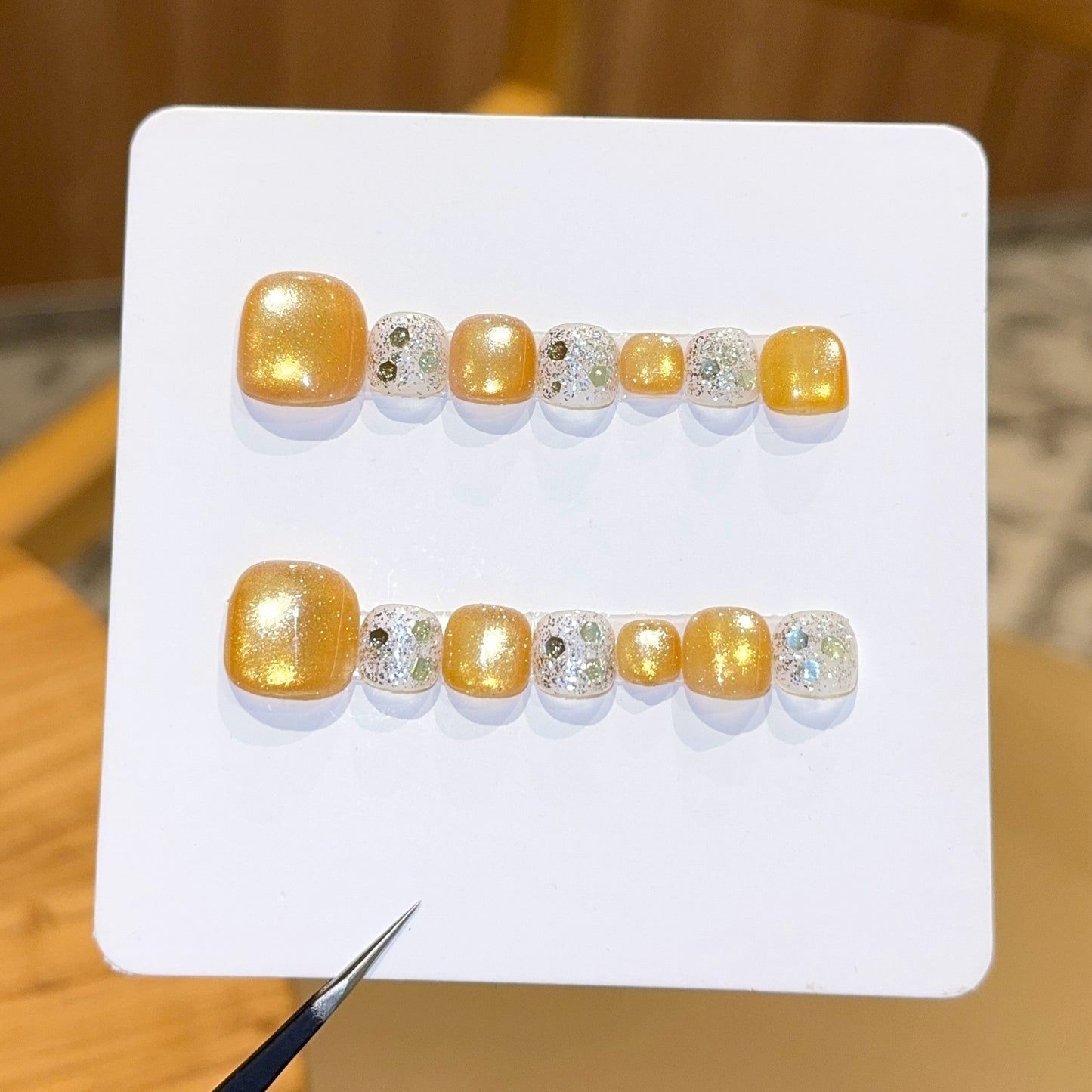 Kunstnägel mit Glamourösem Glitzereffekt und Trend-Design Brehn