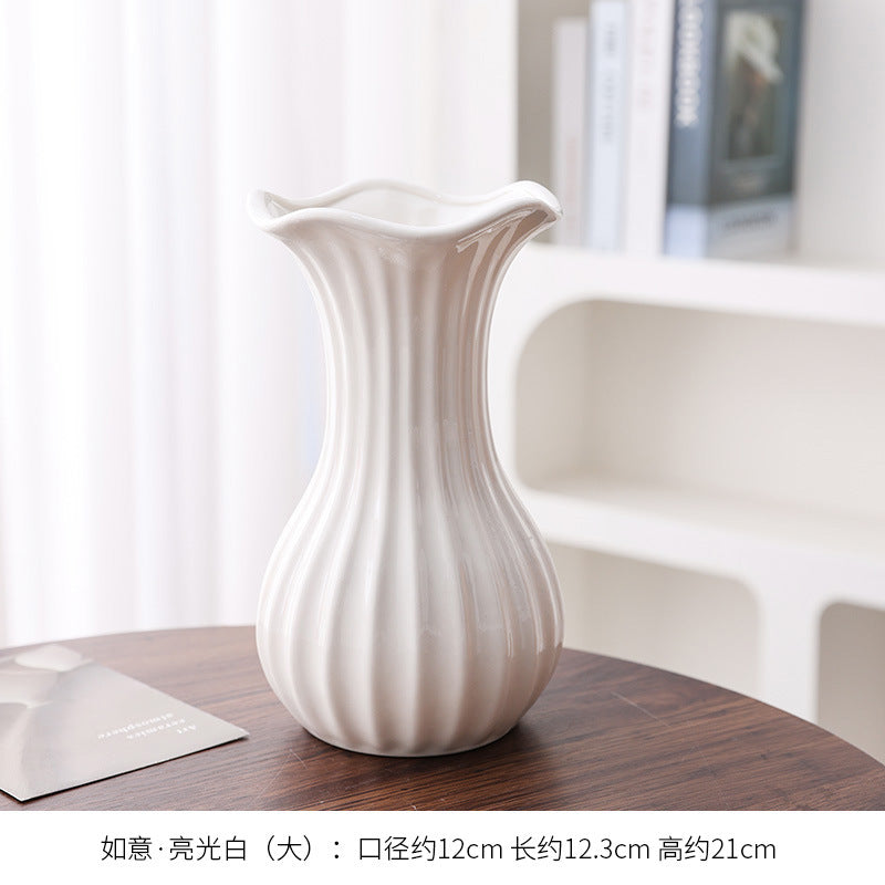 Elegante gerippte Keramikblumenvase