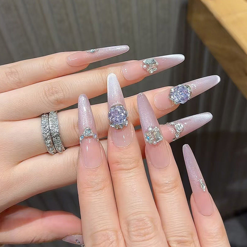 Glamouröse mit Strass verzierte Stiletto Press-On Nägel Brehn