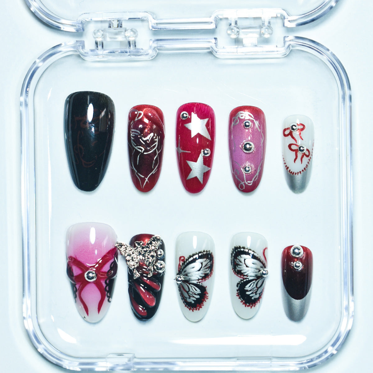 Künstlerisches Press-On Nagelset mit Schmetterlings- und Sterndetails Brehn