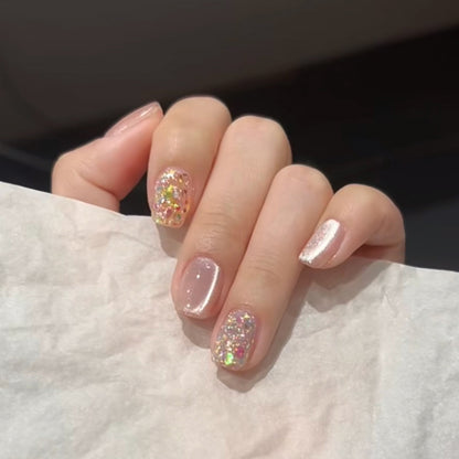 Kunstvolle Nageldesigns mit Glitzerakzenten Brehn
